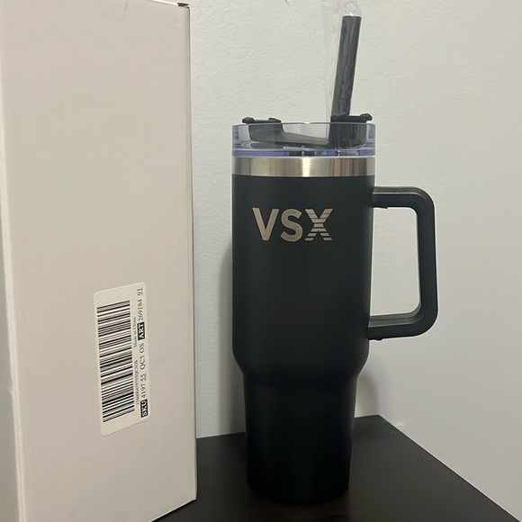 NEW Victoria’s Secret 40oz Tumbler - Picture 1 of 5